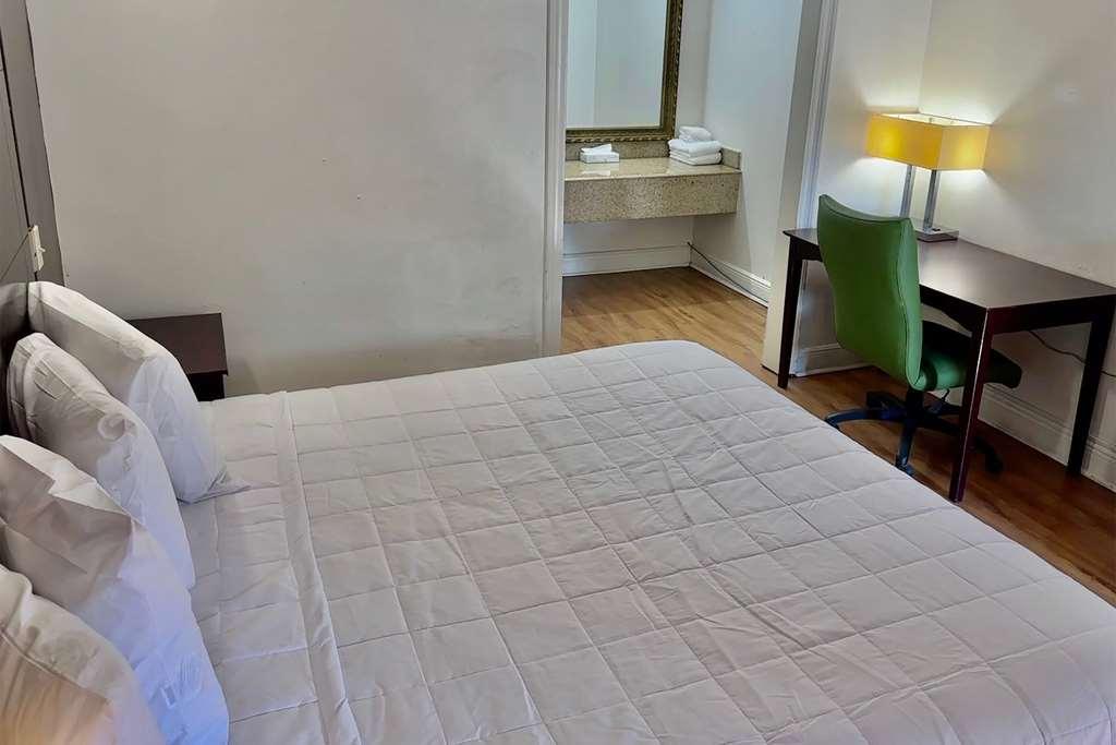 Travelodge By Wyndham Baton Rouge East Номер фото